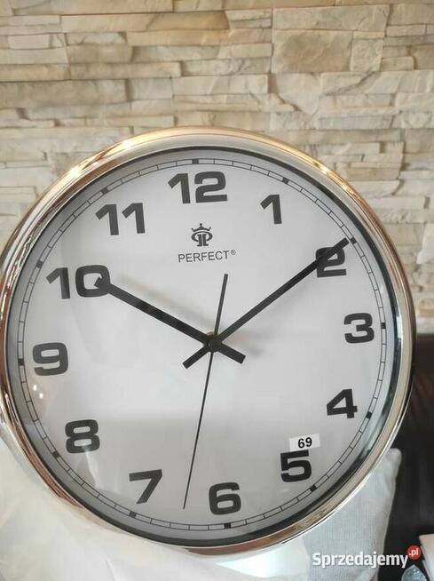 Syndyk sprzeda zegary ścienne i naręczne