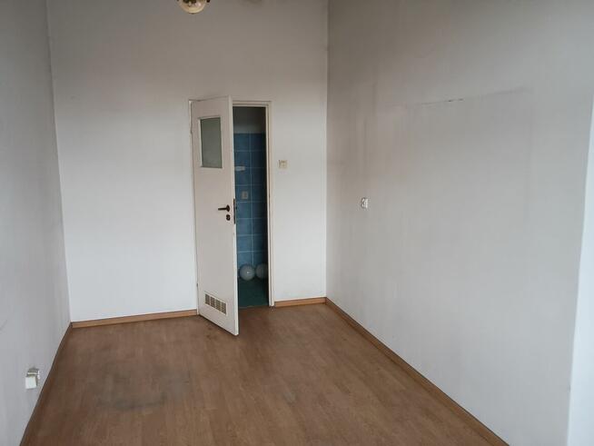 Duża sala na kursy tańca sztuki walki ćwiczenia zajęcia