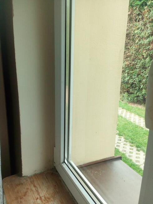 w Grodzisku 175m . 2 osobne budynki 300m od SP2