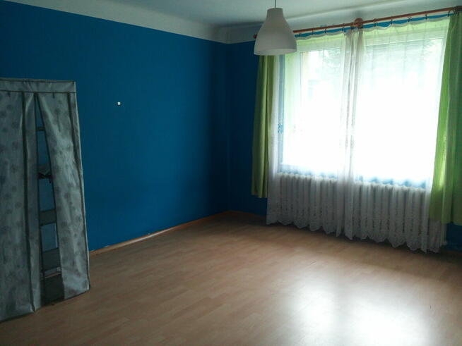 w Grodzisku 175m . 2 osobne budynki 300m od SP2