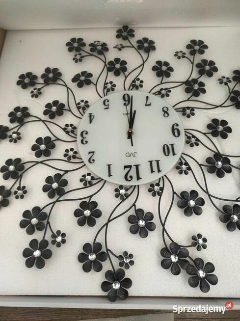 Syndyk sprzeda zegary ścienne i naręczne