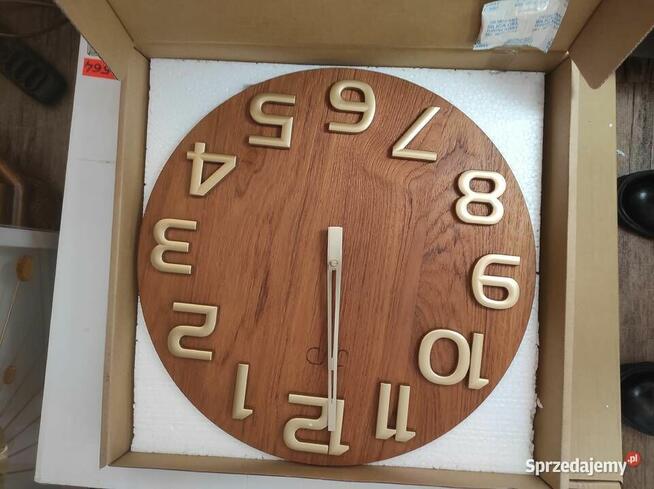 Syndyk sprzeda zegary ścienne i naręczne