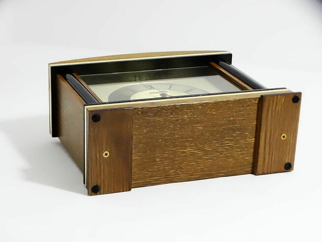 Elektroniczny zegar sterowany radiowo SINN ROCC-71E w kolorz