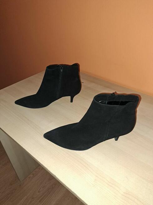 Sprzedam szpilki czarny zamsz