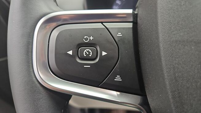 Volvo XC 40 B3 Plus Dark aut ! Z Polskiego Salonu ! Faktura VAT !