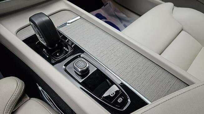 Volvo XC 60 T6 Plug-In Hybrid AWD Plus Bright ! Z Polskiego Salonu ! Faktura Vat !