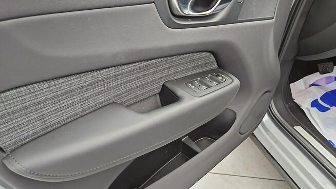 Volvo XC 60 2.0 Momentum Pro 2WD ! Z Polskiego Salonu ! Faktura VAT !