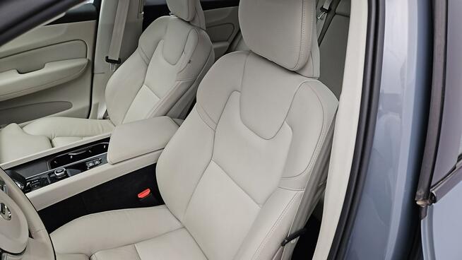 Volvo XC 60 B4 B Plus Dark aut ! Z Polskiego Salonu ! Faktura VAT !