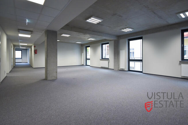 Lokal na pierwszym piętrze biurowca 310 m2