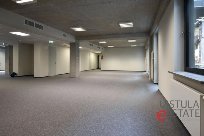 Lokal na pierwszym piętrze biurowca 310 m2