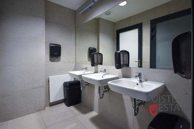 Lokal na pierwszym piętrze biurowca 310 m2