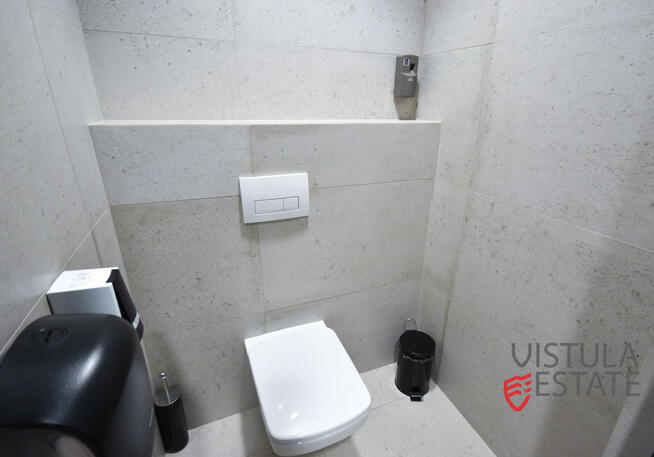 Lokal na pierwszym piętrze biurowca 310 m2