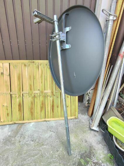 Antena satelitarna