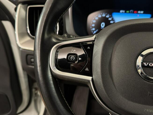 Volvo XC 60 R-Design 2.0 B4 D 197KM automat AWD 2019 r., salon PL, komplet opon