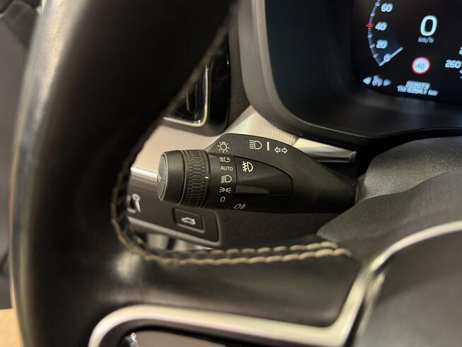 Volvo XC 60 R-Design 2.0 B4 D 197KM automat AWD 2019 r., salon PL, komplet opon