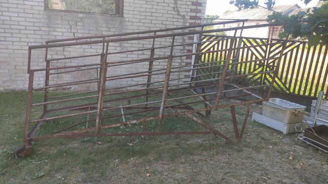 Rampa pochylnia najazd dla zwierząt hodowlanych koni, byków