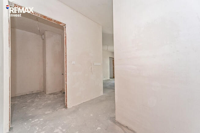 Duże mieszkanie z dwoma balkonem i wykuszem
