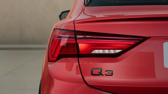 Audi Q3 S Line_LED_Kamera_PółSkóry_El.Fotel_Asystenci_CarPlay_20"_Ambiebte_FV