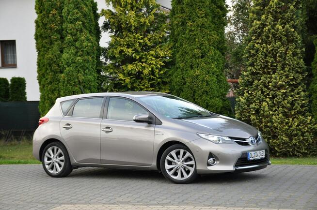 Toyota Auris 1.8Hybrid(136KM)*Led*Navi*Kamera*Klimatronik*2xPDC*Welur*IWł*Alu17"ASO