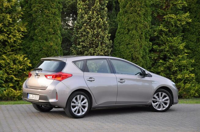 Toyota Auris 1.8Hybrid(136KM)*Led*Navi*Kamera*Klimatronik*2xPDC*Welur*IWł*Alu17"ASO