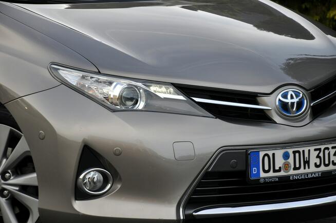 Toyota Auris 1.8Hybrid(136KM)*Led*Navi*Kamera*Klimatronik*2xPDC*Welur*IWł*Alu17"ASO