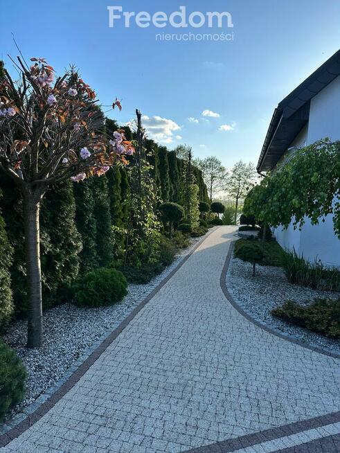 Dom nad Jeziorem Gopło z linią brzegową