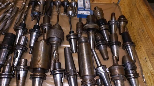 Sprzedam oprzyrządowanie do obróbki CNC – 2 palety