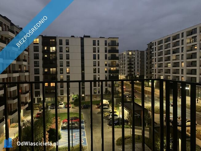 Dwa osobne, zamykane, nieprzechodnie pokoje, balkon, szybki dojazd do centrum Warszawy Metro 2026