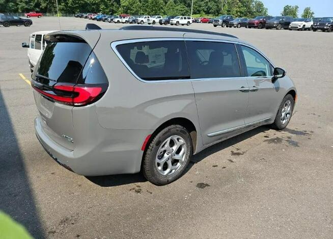 Chrysler Pacifica LIMITED / AWD / niski przebieg