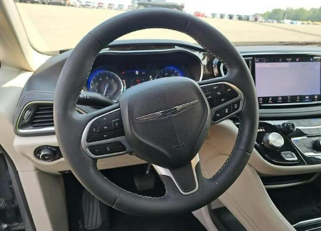 Chrysler Pacifica LIMITED / AWD / niski przebieg