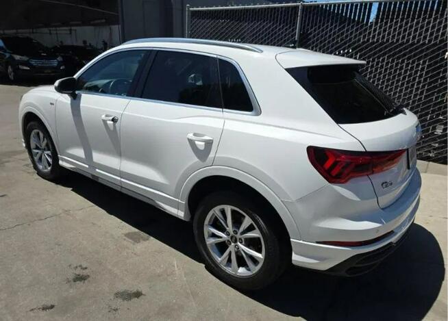Audi Q3 Bogata wersja wyposażenia / Quattro / S-Line / niski przebieg