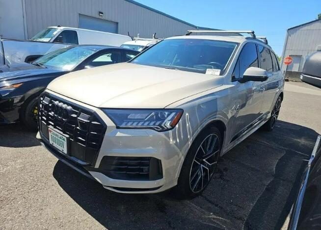 Audi Q7 PRESTIGE / Quattro / niski przebieg