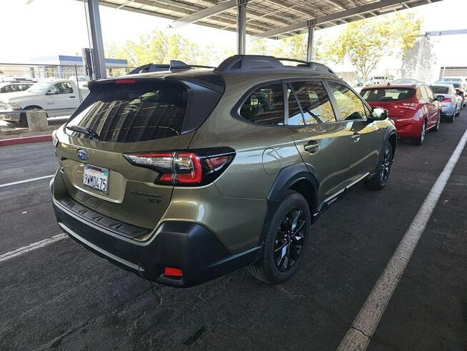 Subaru OUTBACK Bogata wersja wyposażenia / AWD / niski przebieg
