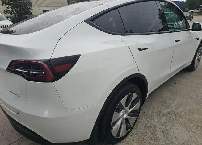 Tesla Y Long Range / Dual Motor / AWD