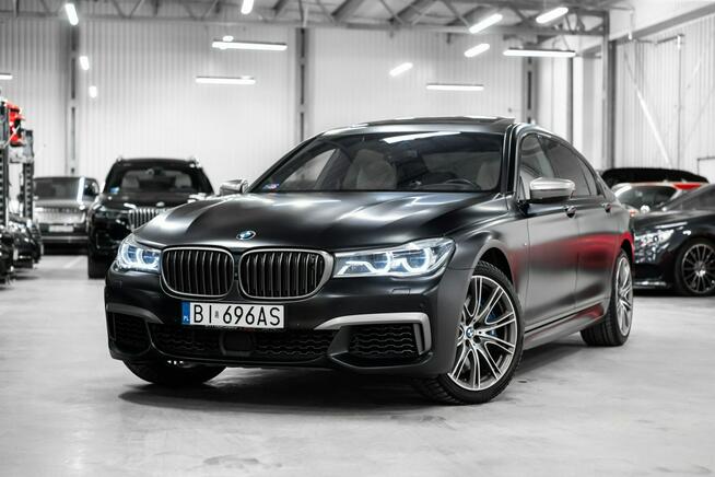 M760Li 609 KM, 3.7s do 100 km/h. Salon PL. Specyfikacja 977.229 zł.