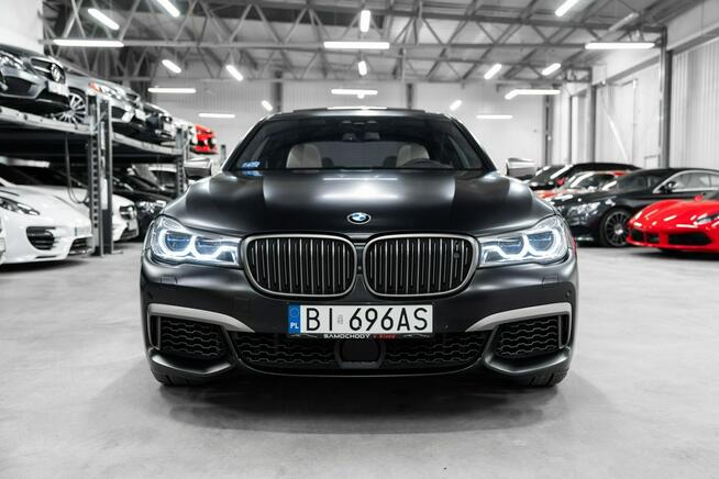M760Li 609 KM, 3.7s do 100 km/h. Salon PL. Specyfikacja 977.229 zł.