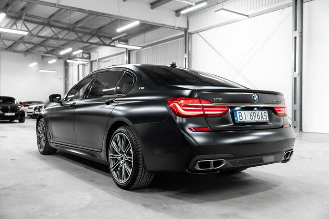 M760Li 609 KM, 3.7s do 100 km/h. Salon PL. Specyfikacja 977.229 zł.