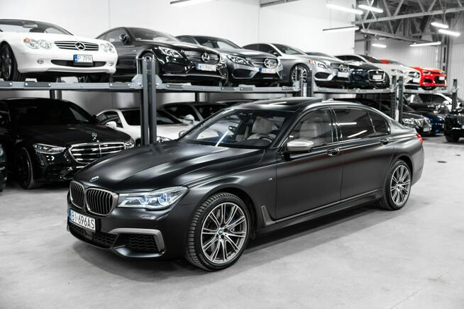 M760Li 609 KM, 3.7s do 100 km/h. Salon PL. Specyfikacja 977.229 zł.