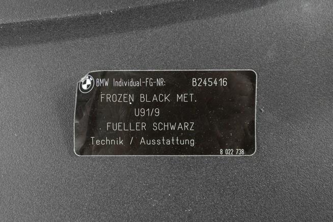 M760Li 609 KM, 3.7s do 100 km/h. Salon PL. Specyfikacja 977.229 zł.