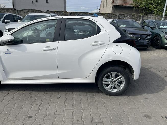 Toyota Yaris Salon PL Kamera Czujniki park.