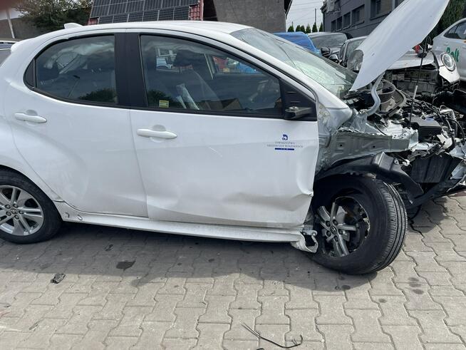 Toyota Yaris Salon PL Kamera Czujniki park.