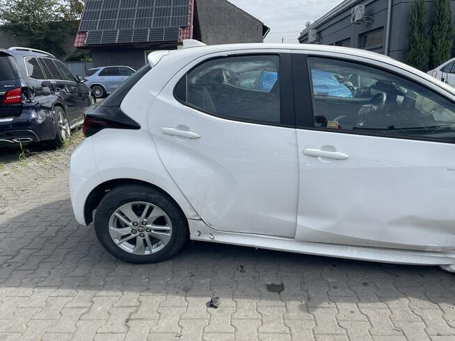 Toyota Yaris Salon PL Kamera Czujniki park.
