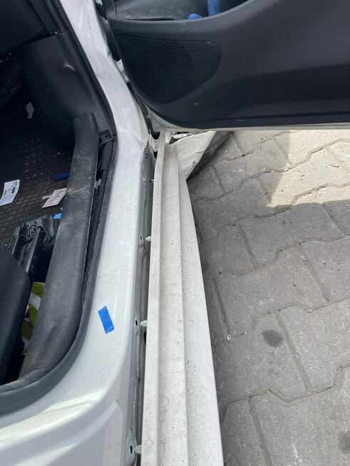 Toyota Yaris Salon PL Kamera Czujniki park.