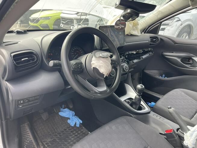 Toyota Yaris Salon PL Kamera Czujniki park.