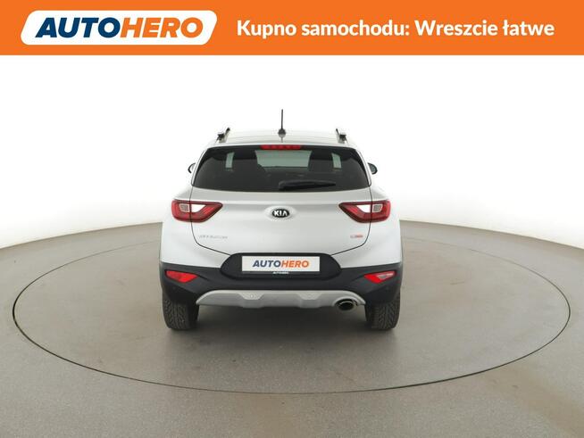 Kia Stonic klima auto navi czujniki parkowania tempomat asystenci