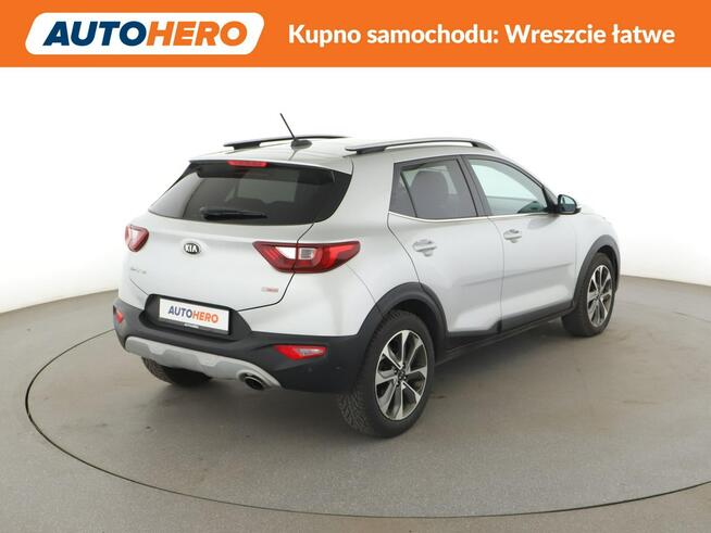 Kia Stonic klima auto navi czujniki parkowania tempomat asystenci