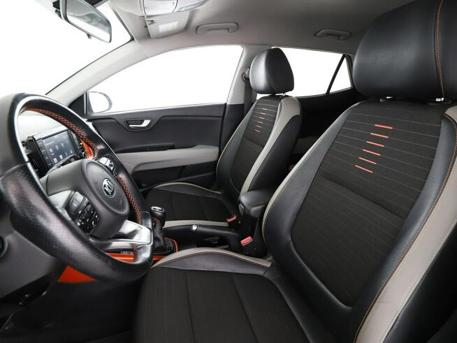 Kia Stonic klima auto navi czujniki parkowania tempomat asystenci
