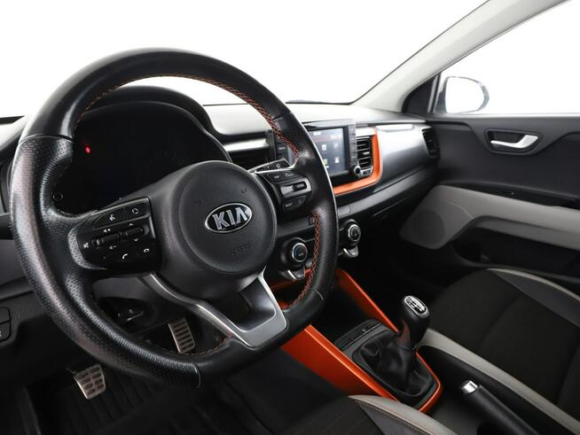 Kia Stonic klima auto navi czujniki parkowania tempomat asystenci