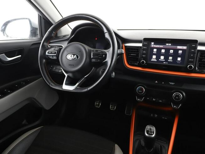 Kia Stonic klima auto navi czujniki parkowania tempomat asystenci