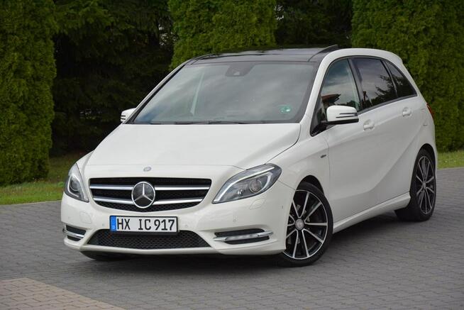 Mercedes B 180 Panorama LED Bi-Xenon Navi Kamera Radar 2xParktronik Skóry Alu 17"